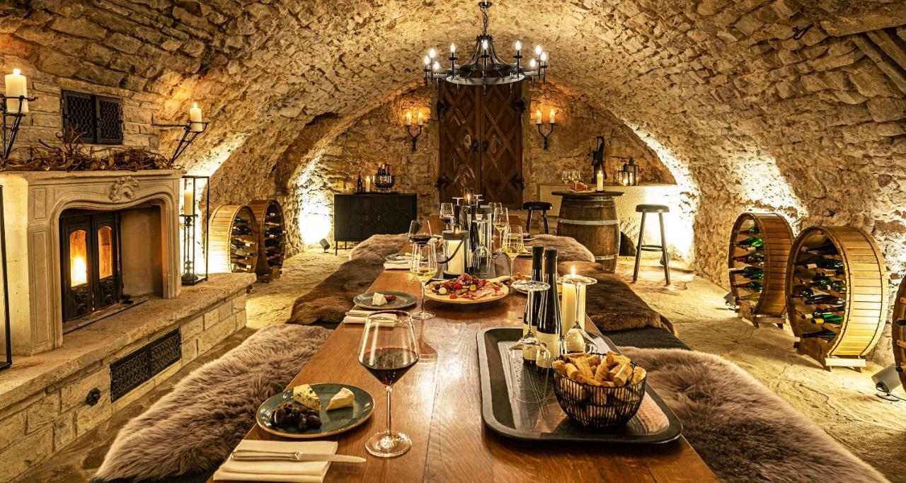 Victor'S Residenz-Hotel Schloss Berg Nennig Eksteriør billede Wine tasting at Château de Chaumont