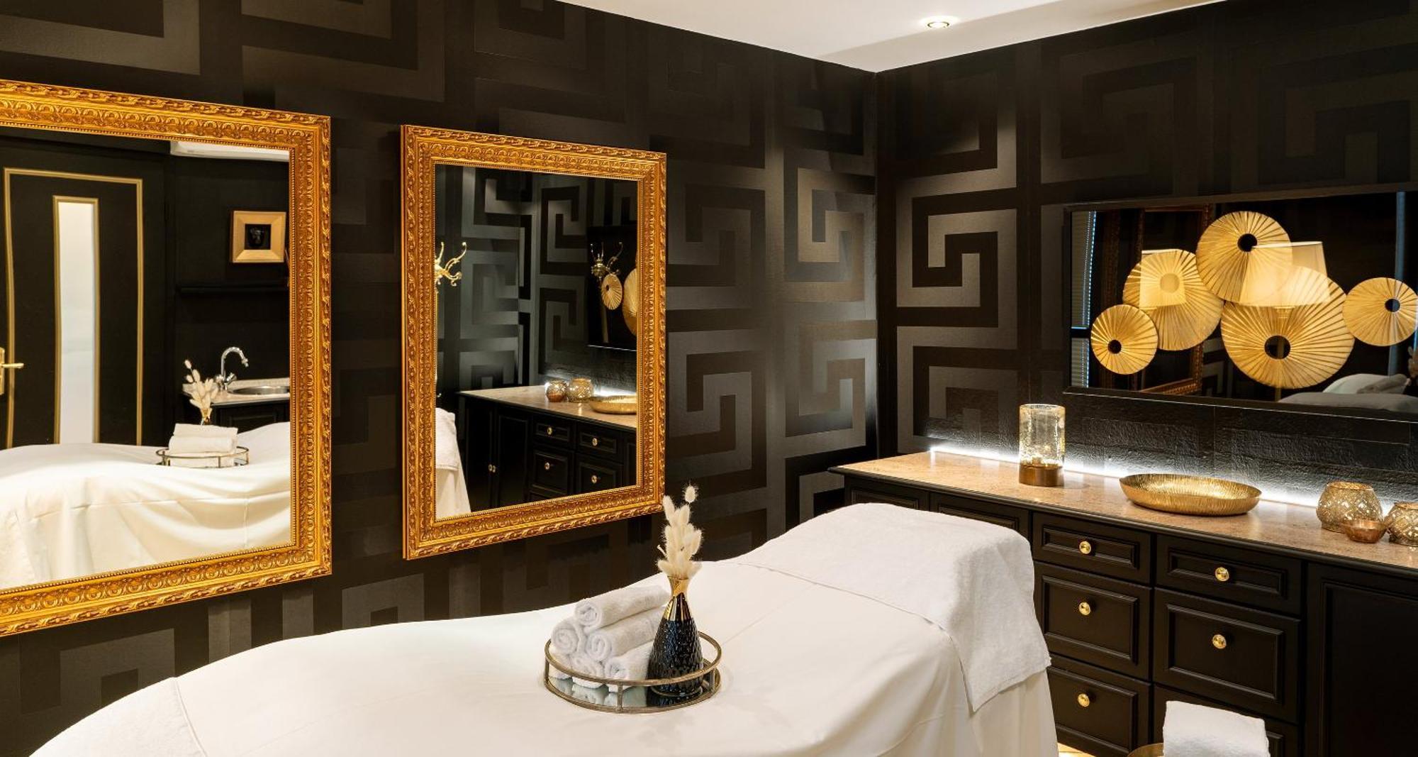 Victor'S Residenz-Hotel Schloss Berg Nennig Eksteriør billede A treatment room at the Four Seasons Spa