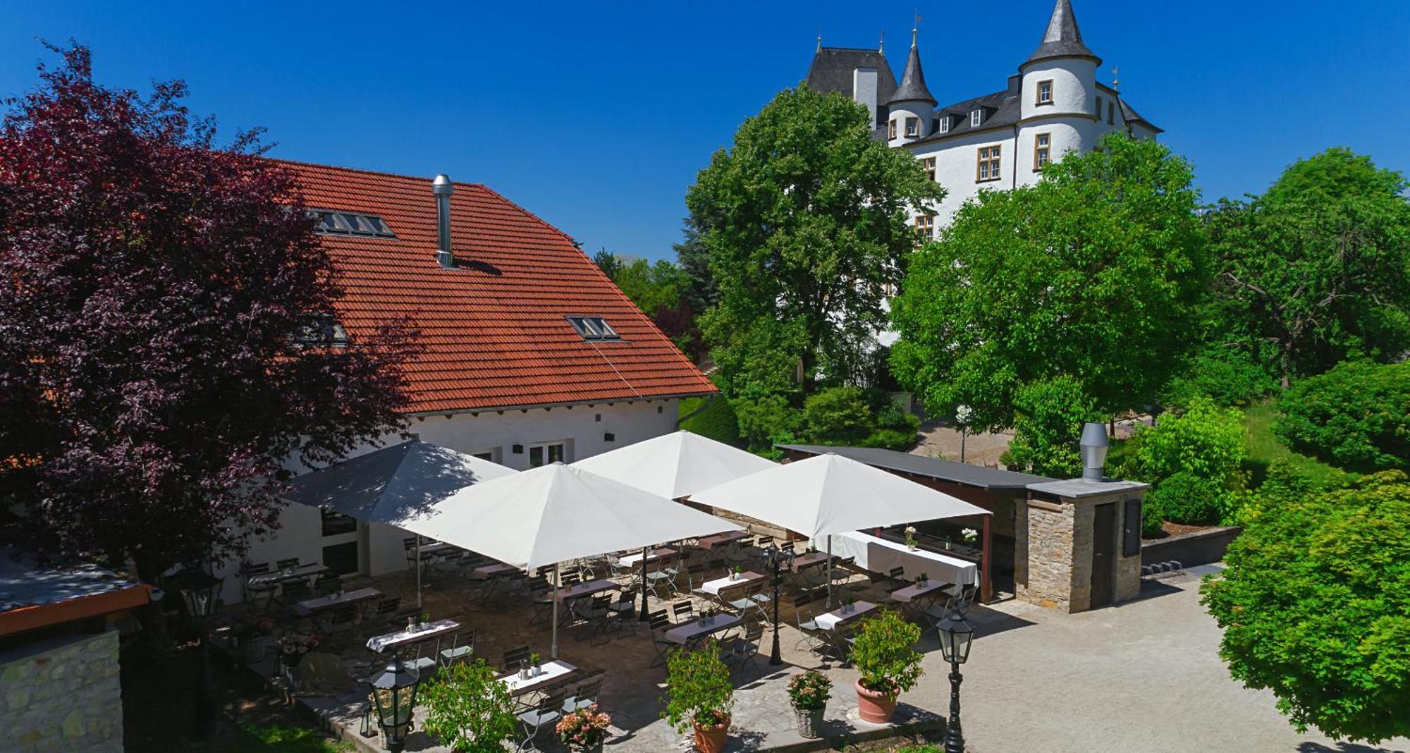 Victor'S Residenz-Hotel Schloss Berg Nennig Eksteriør billede The restaurant in the castle