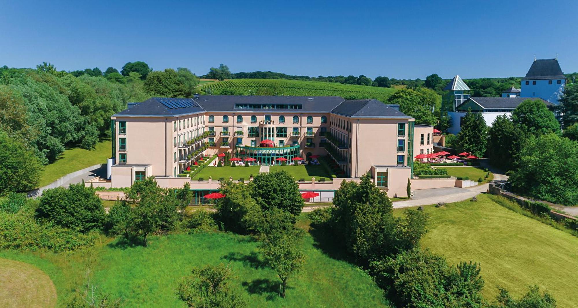 Victor'S Residenz-Hotel Schloss Berg Nennig Eksteriør billede Aerial view of the campus