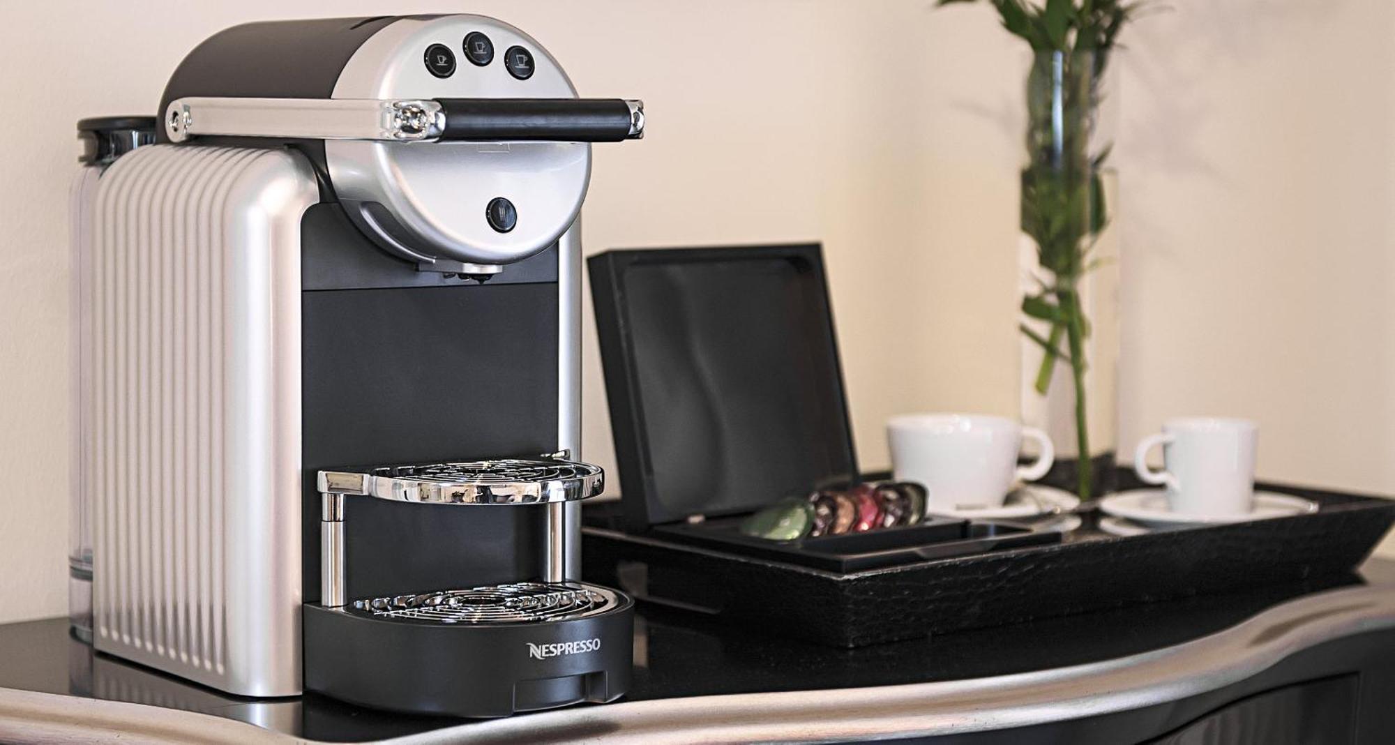 Victor'S Residenz-Hotel Schloss Berg Nennig Eksteriør billede A Nespresso coffee machine