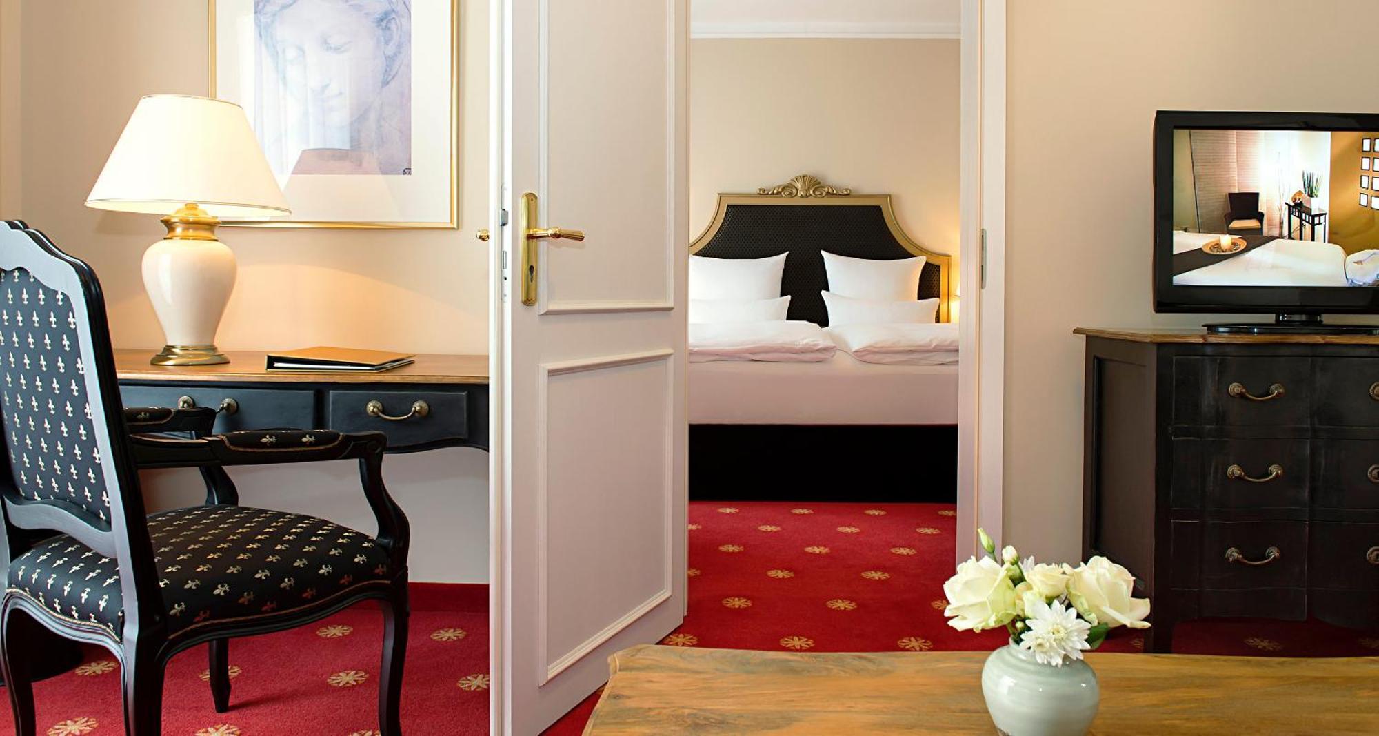 Victor'S Residenz-Hotel Schloss Berg Nennig Værelse billede A suite at the Hotel de France