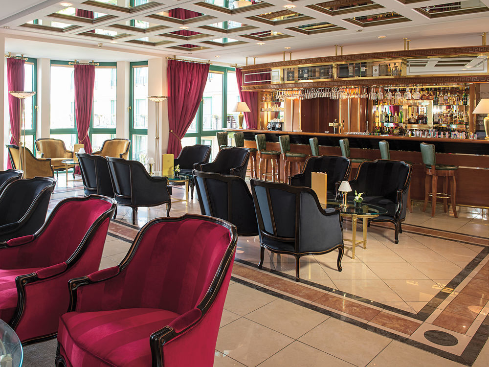 Victor'S Residenz-Hotel Schloss Berg Nennig Eksteriør billede The bar